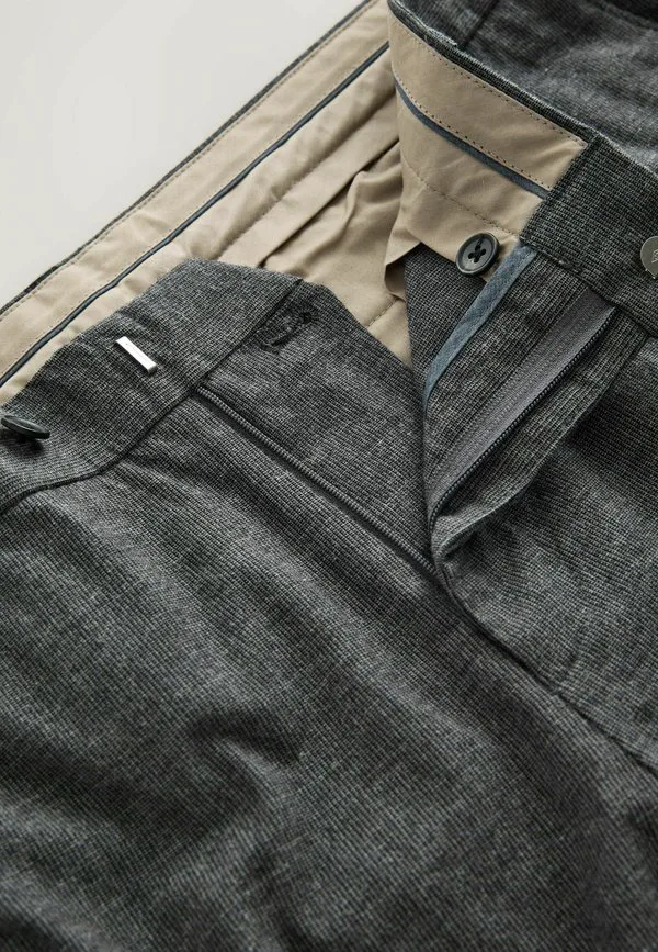 Классические брюки с элегантной текстурой Next, Charcoal Grey — фото 4