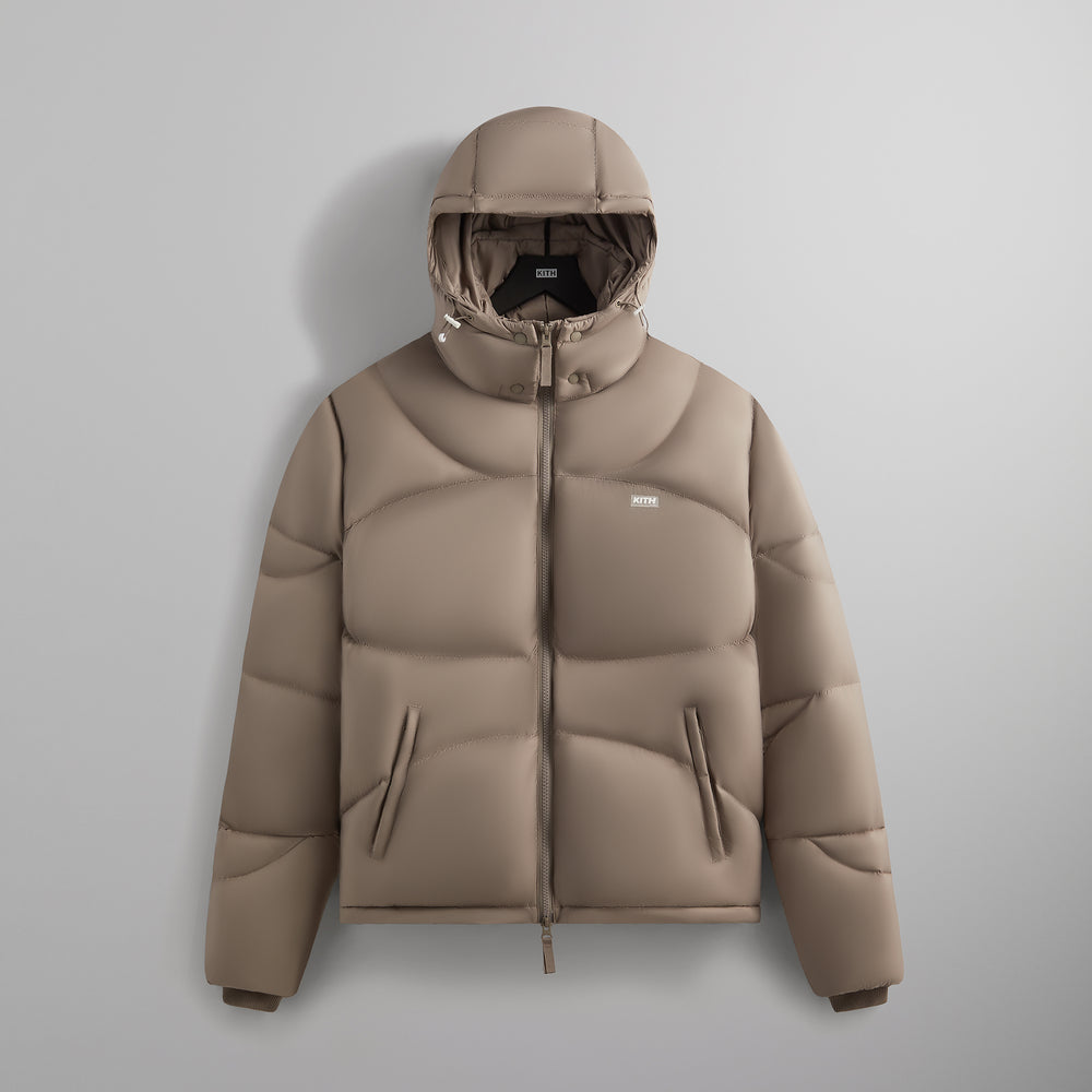 

Пуховик Kith Matte Stretch Taffeta Corey Puffer, цвет Quicksand