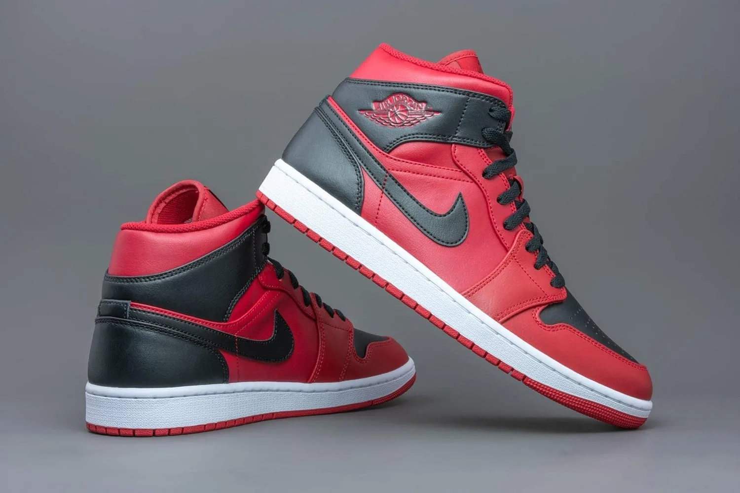 Мужские кроссовки Jordan Air 1 Mid Hi-Top Nike, белый/черный/красный — фото 3