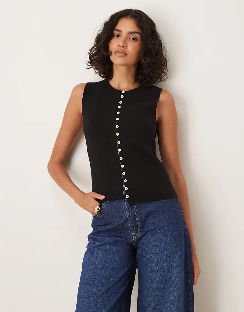 

Жилет Gina Tricot трикотажный на пуговицах черного цвета