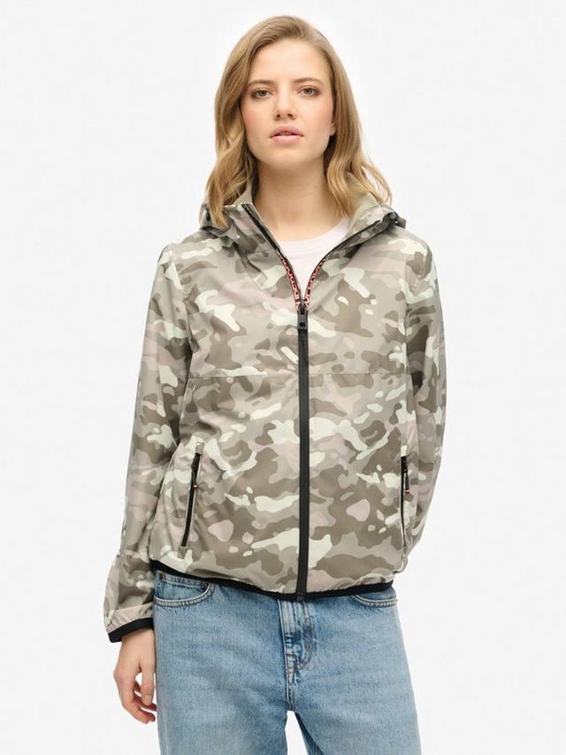 

Камуфляжная куртка-ветровка с капюшоном и логотипом Superdry, зеленый