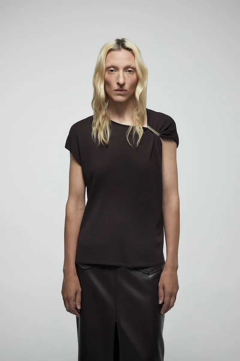 

Топ, плечо Sfera, темно-коричневый