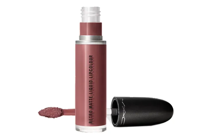 MAC Стойкая жидкая матовая помада, легко растушевывается, 5 мл, CAVIAR BLACK — фото 4