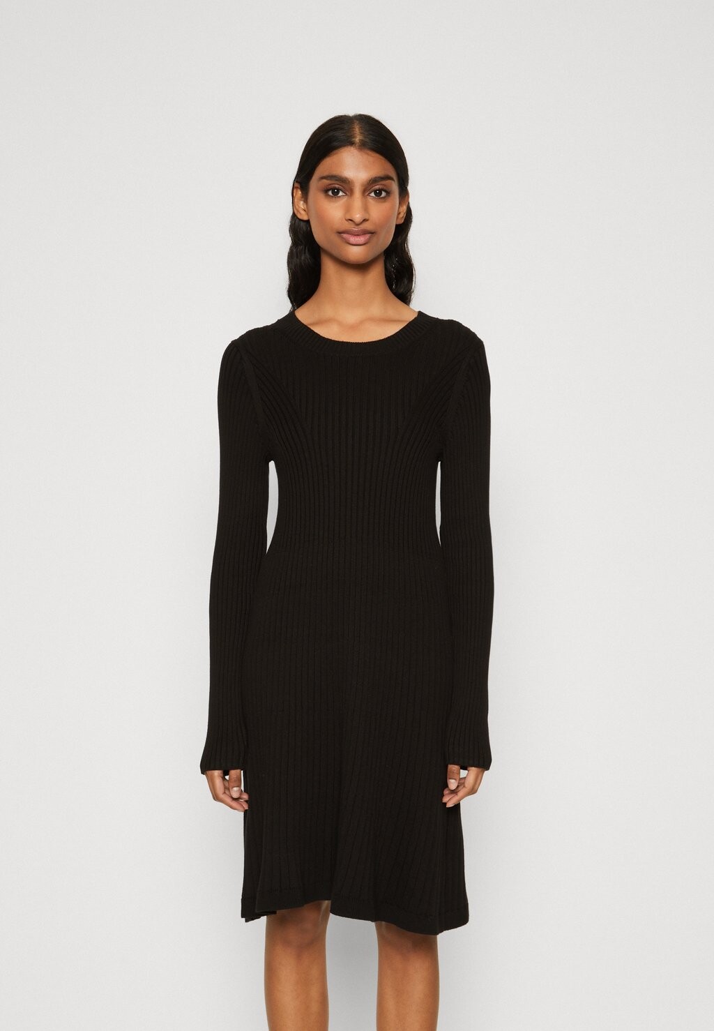 

Платье GAP ПЛАТЬЕ С КРУГЛЫМ ВЫРЕЗОМ, черный