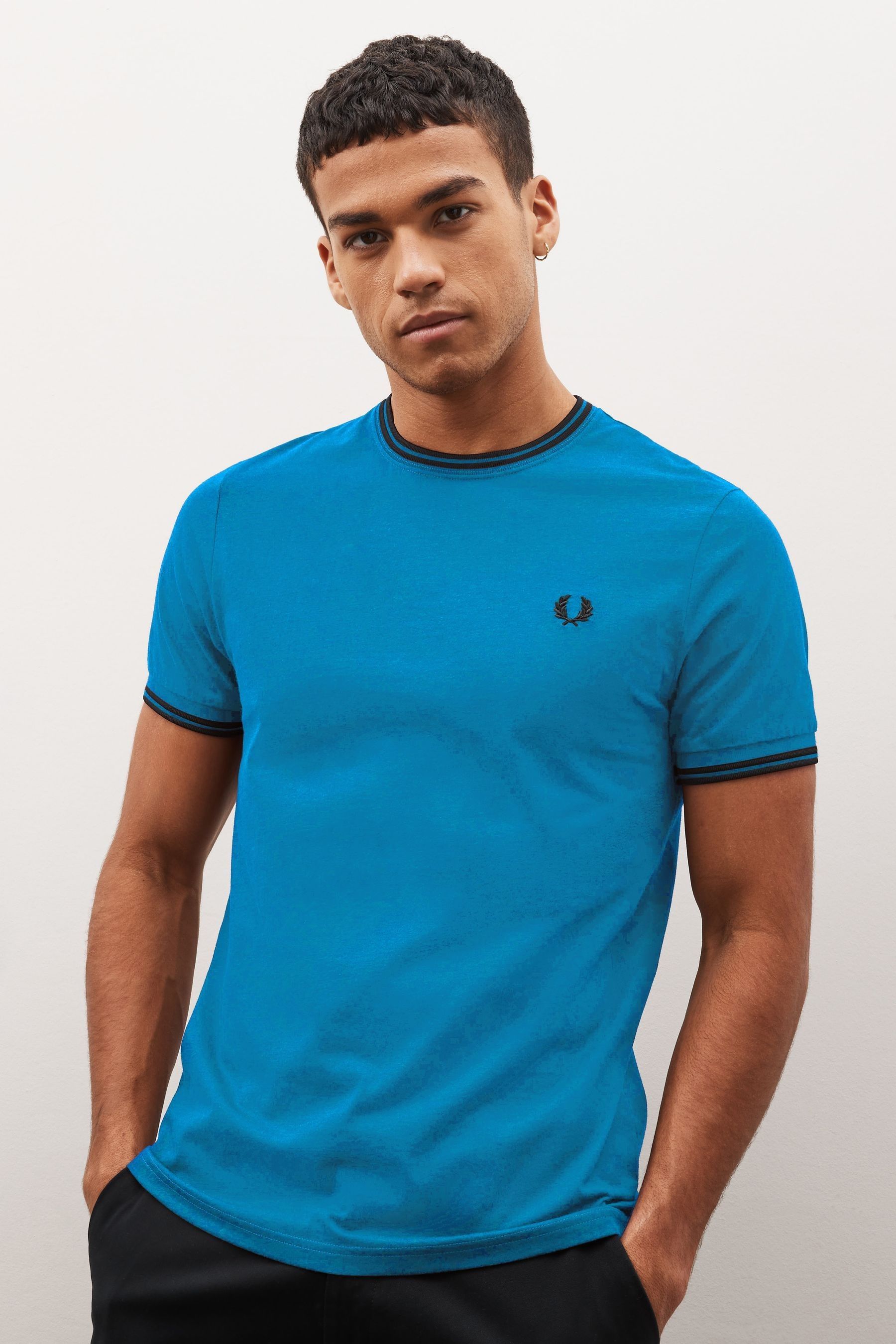 

Футболка с логотипом и двумя наконечниками Fred Perry, синий