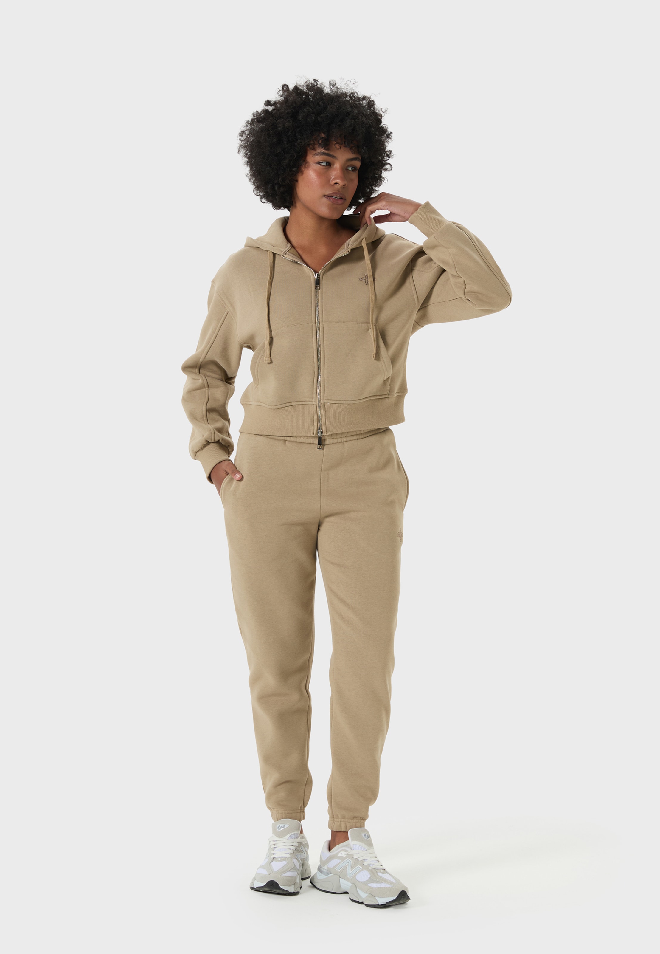 

Tom Barron Спортивный костюм в бежевом цвете