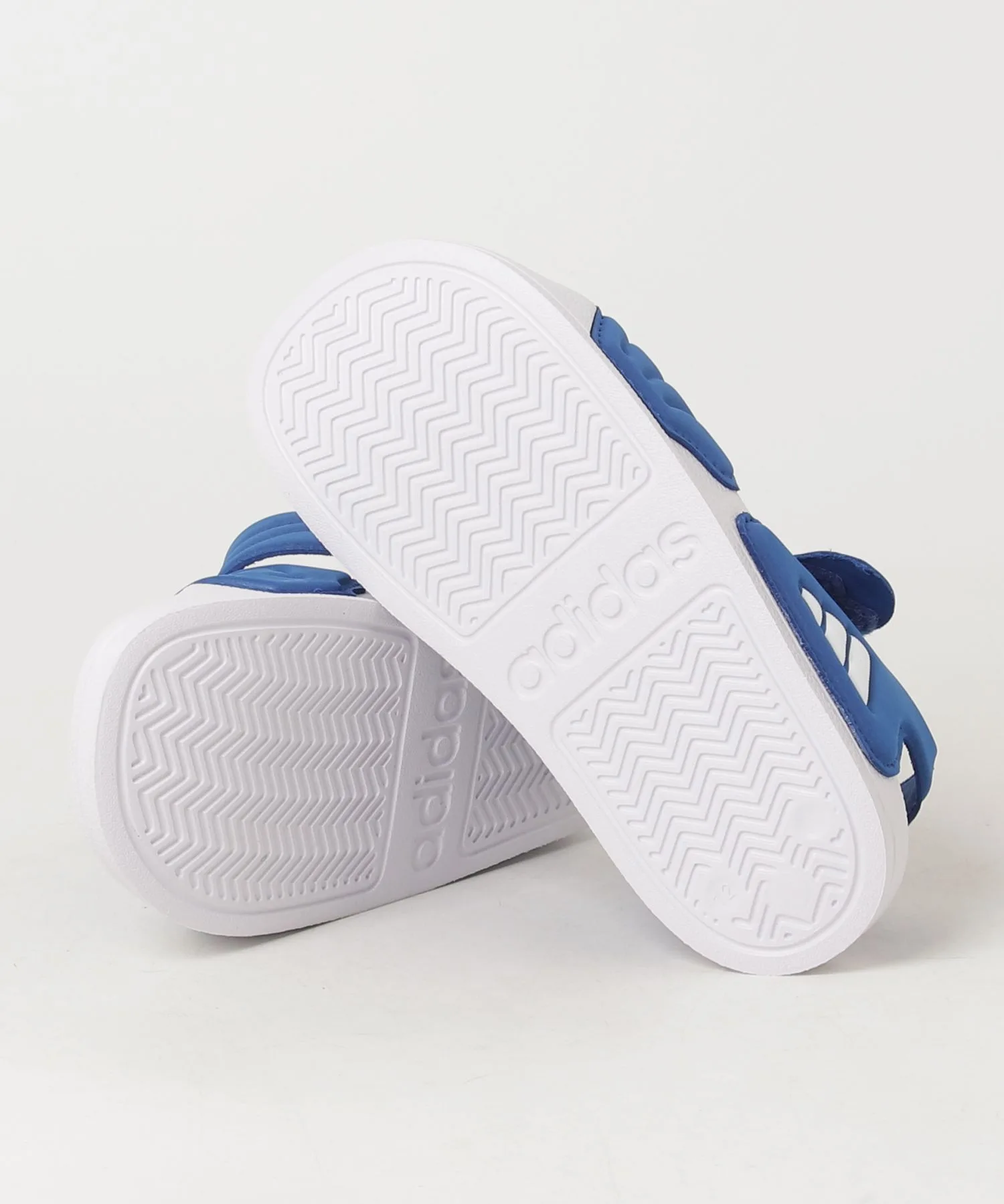 Детские сандалии Adilette 3 adidas с регулируемыми ремнями синие — фото 3