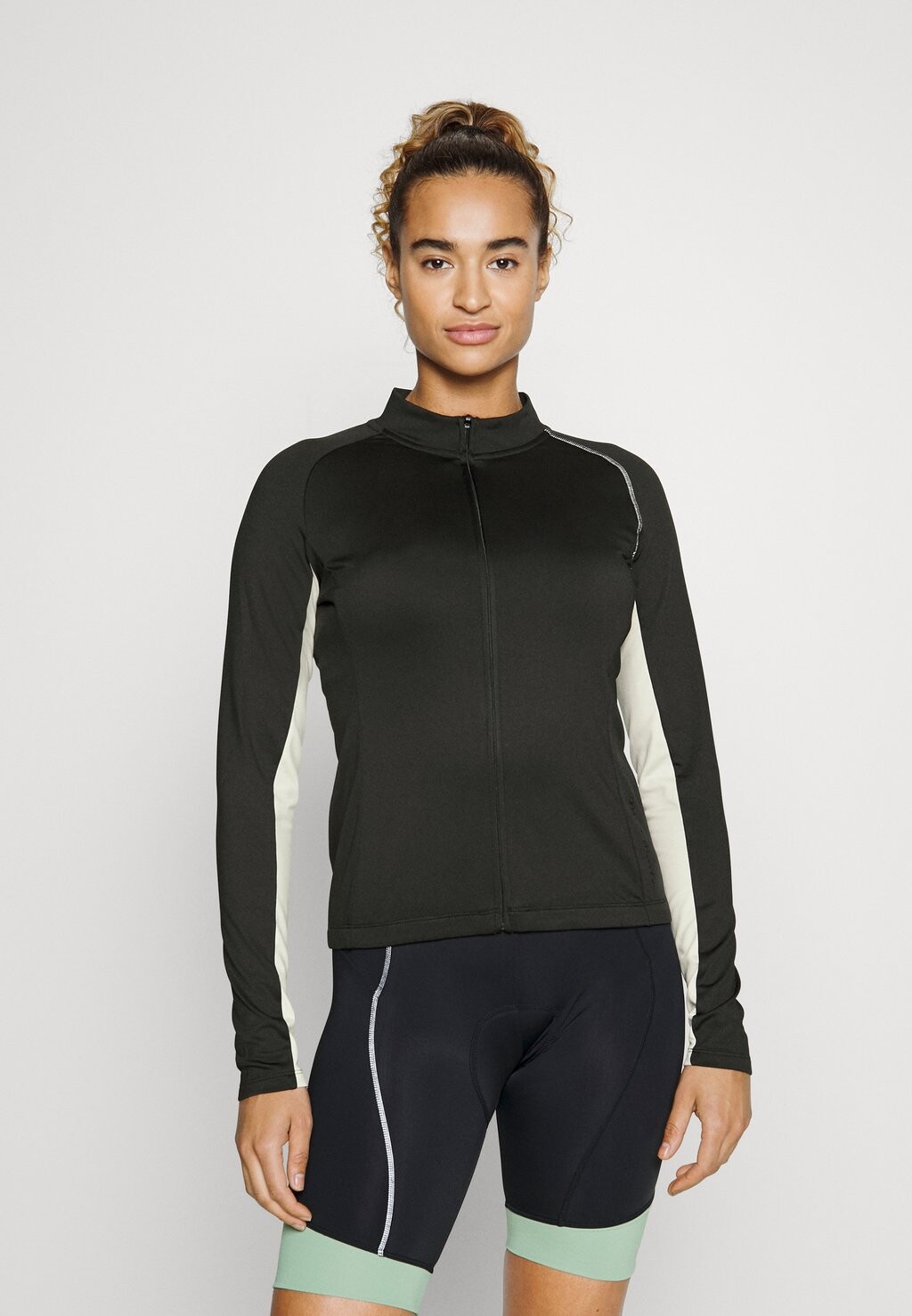 

Сумка для тренировок ONLY Play ONPPERFORMANCE BIKE JACKET, цвет oatmeal