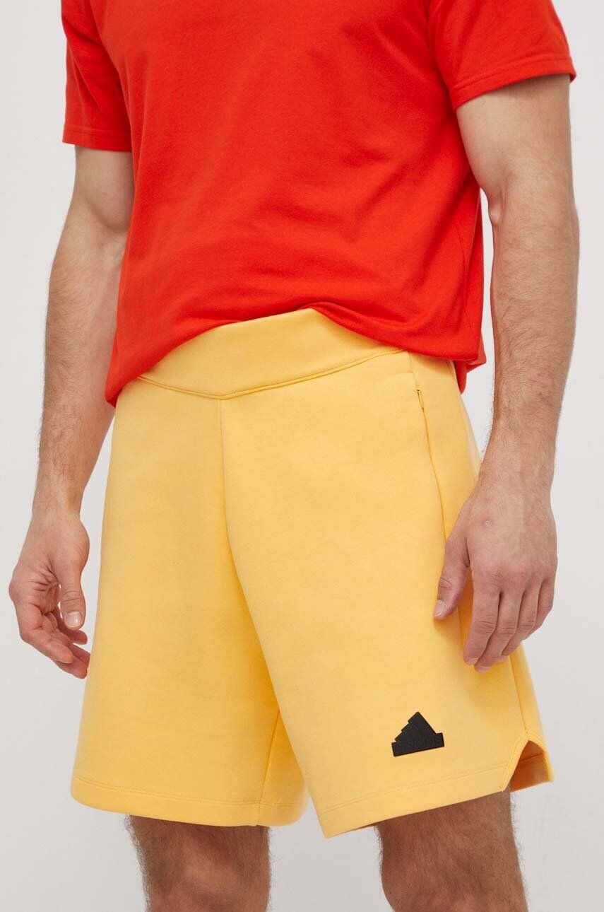 

ЗНЕ шорты adidas, желтый