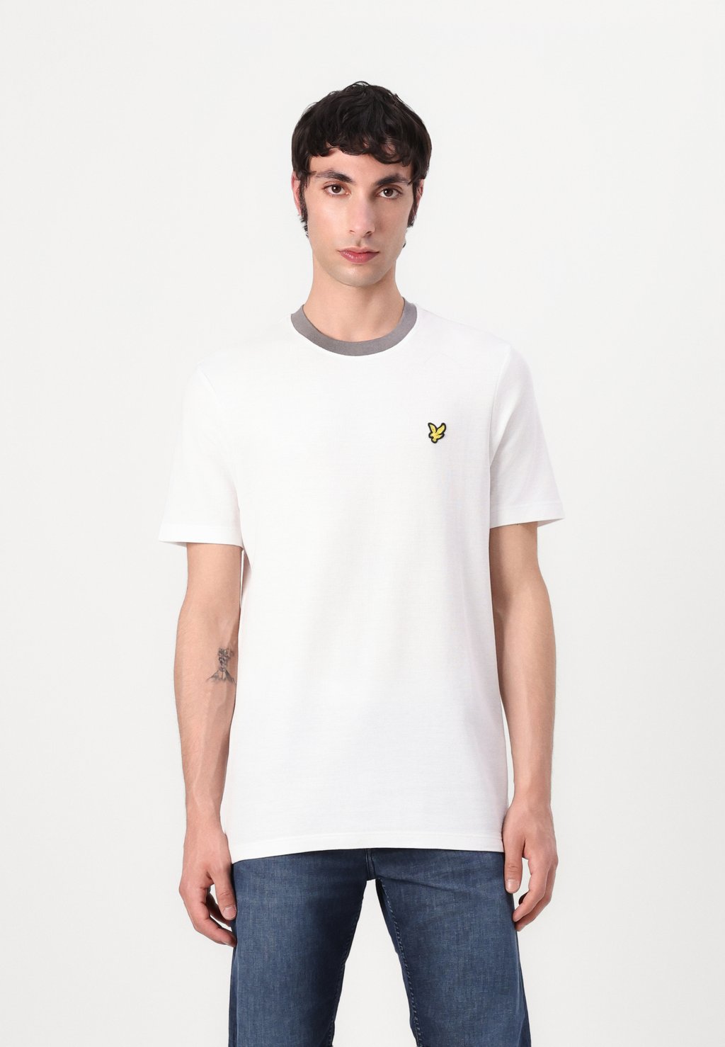 

Базовая футболка CONTRAST COLLAR Lyle & Scott, белый