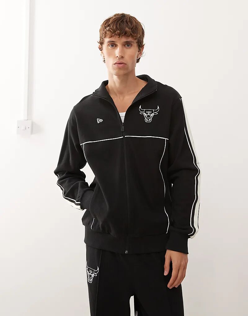 

Черная спортивная куртка New Era Chicago Bulls
