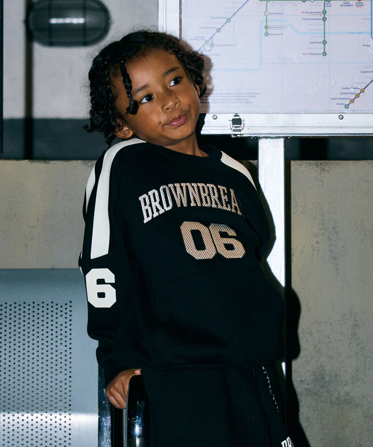 Детский свитшот «Футбол 06» с начёсом чёрный от Brownbreath Kids