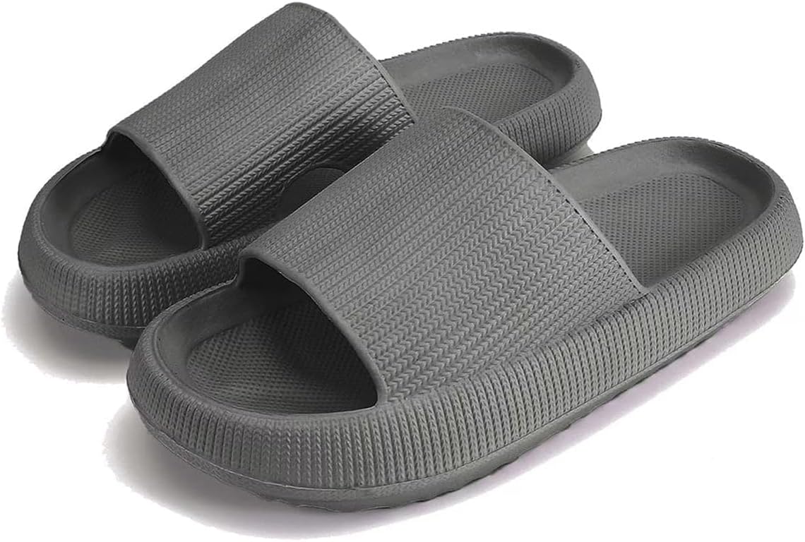 

Тапочки-подушки для мужчин и женщин - мягкие тапочки с толстой нескользящей подошвой для ванной комнаты, удобные сандалии для душа дома и на улице Kushionstock, серый