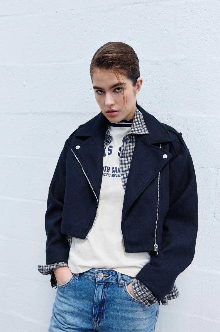 

Укороченная байкерская куртка из мягкой ткани Pull And Bear, синий