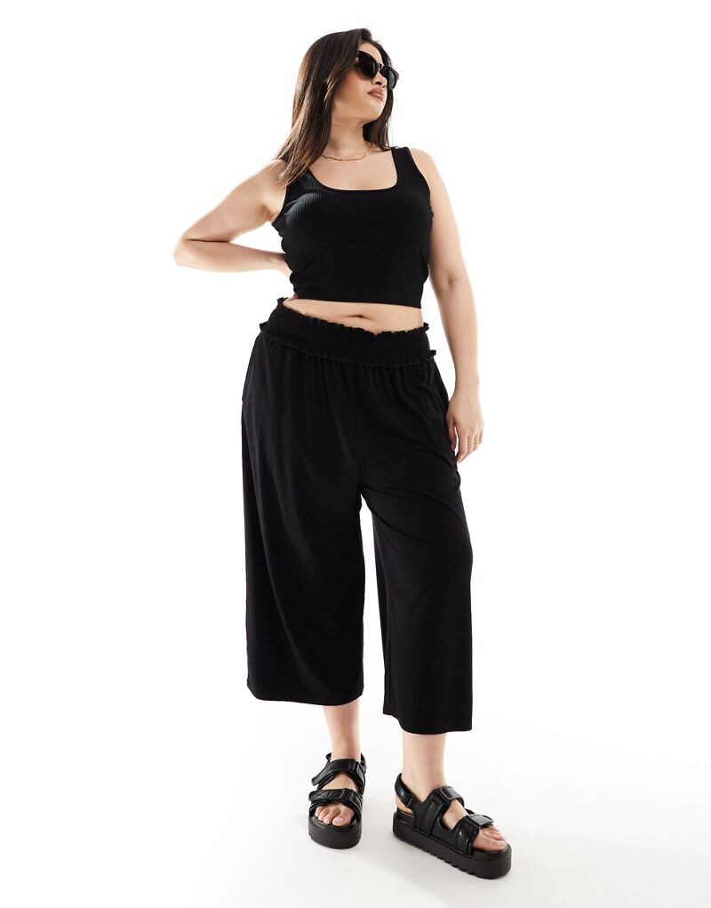 

Черные укороченные брюки-кюлоты со сборками на талии ASOS DESIGN Curve