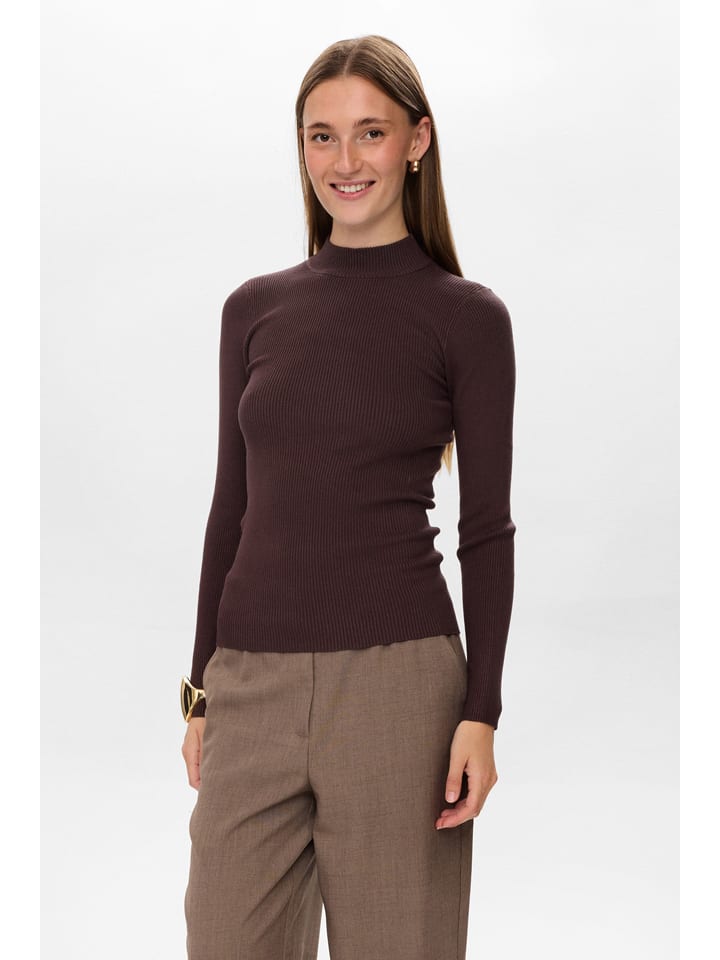 

NÜMPH Свитер "Нубия" темно-коричневого цвета