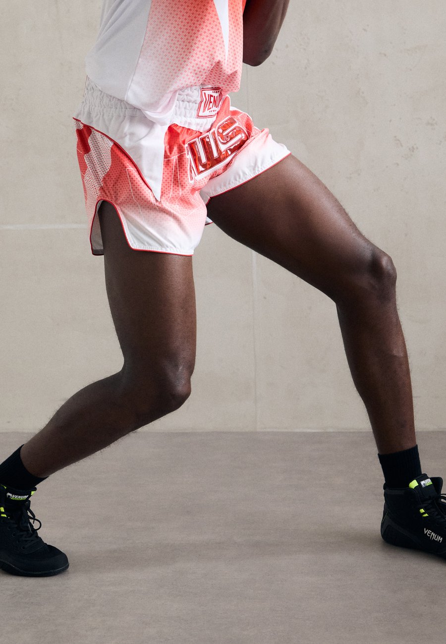 

Спортивные шорты Venum RWS 2.0 MUAY THAI SHORTS, White/Red/White