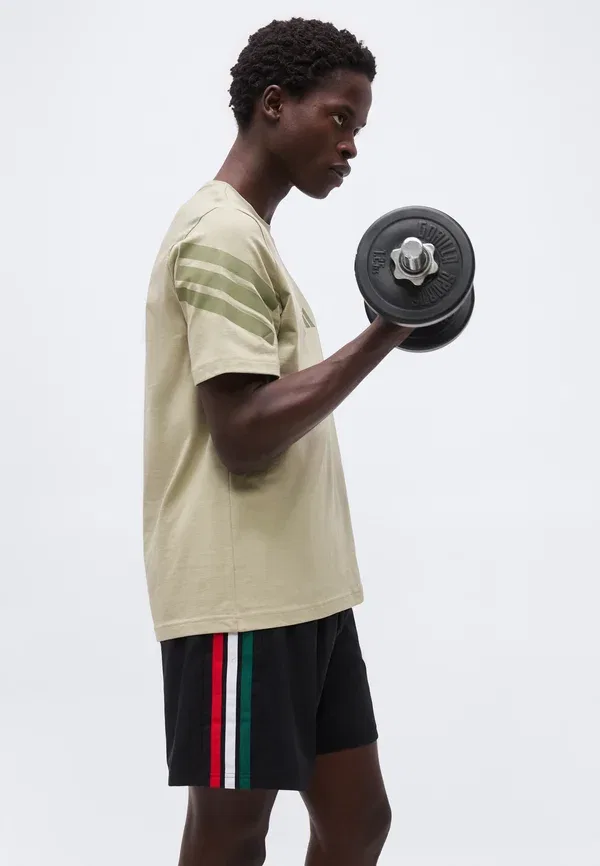 Спортивные шорты Adidas Performance Workout essentials base 3 stripes, черный/темно-зеленый/белый/алый — фото 4