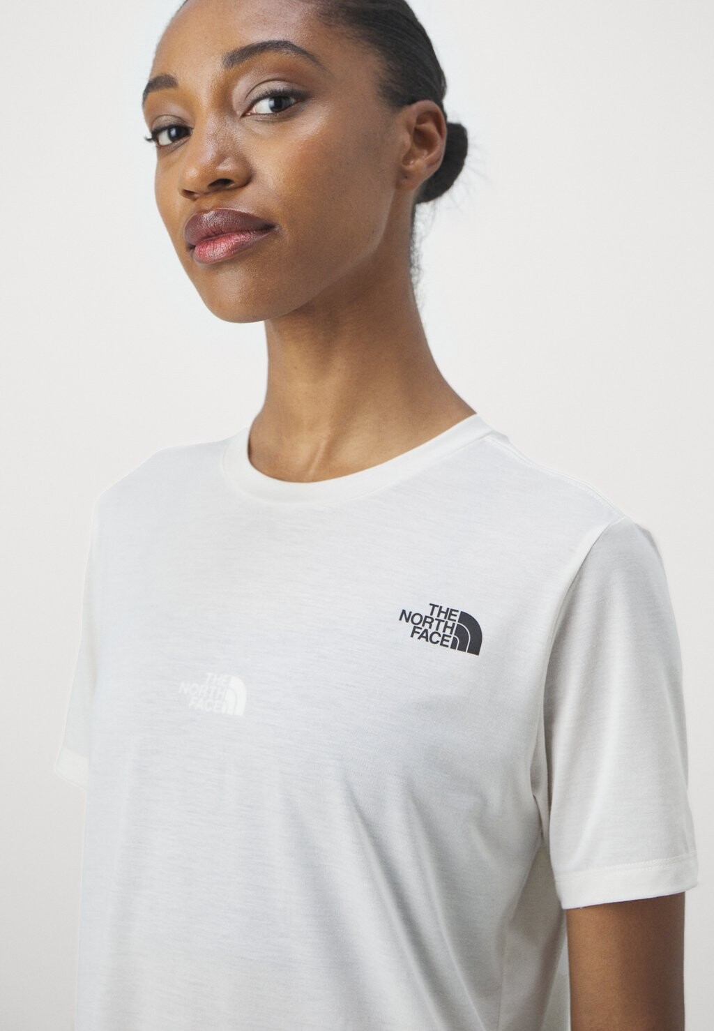 

Спортивная футболка LINEAR SIDE FOUNDATION TEE The North Face, кремовый