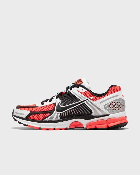 

Кроссовки Nike Zoom Vomero 5 Se, цвет brt crimson/black-glacier ice-mtlc