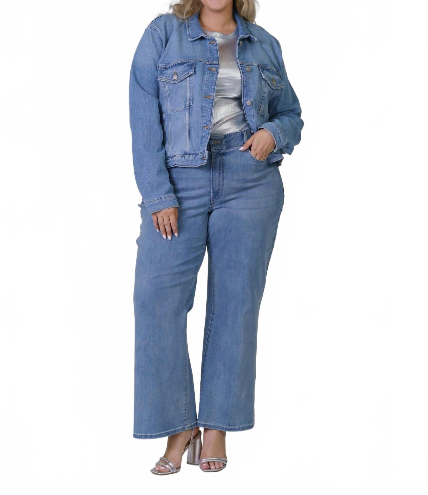 

Приталенная куртка на пуговицах плюс размера в светло-голубом индиго GOOD AMERICAN