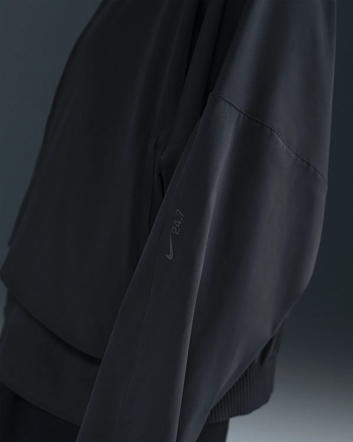Женская куртка Nike 24.7 PerfectStretch Dri-FIT Oversized Full-Zip, Black/Dark Smoke Grey — фото 3