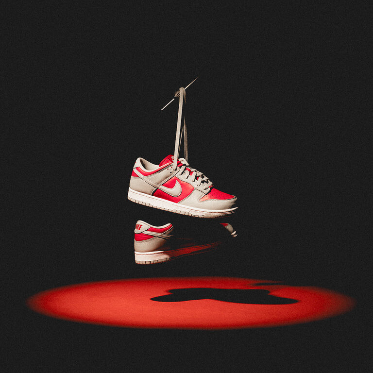 

Кроссовки Dunk Low *Ultraman* Nike, красный