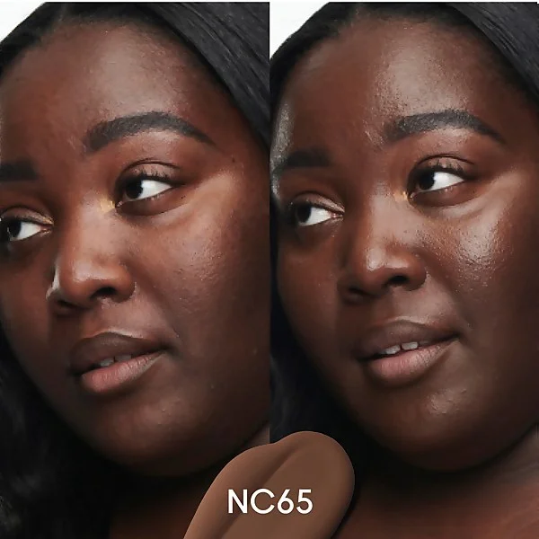 Тональная основа MAC Studio Radiance Serum-Powered, оттенок NC65 — фото 3