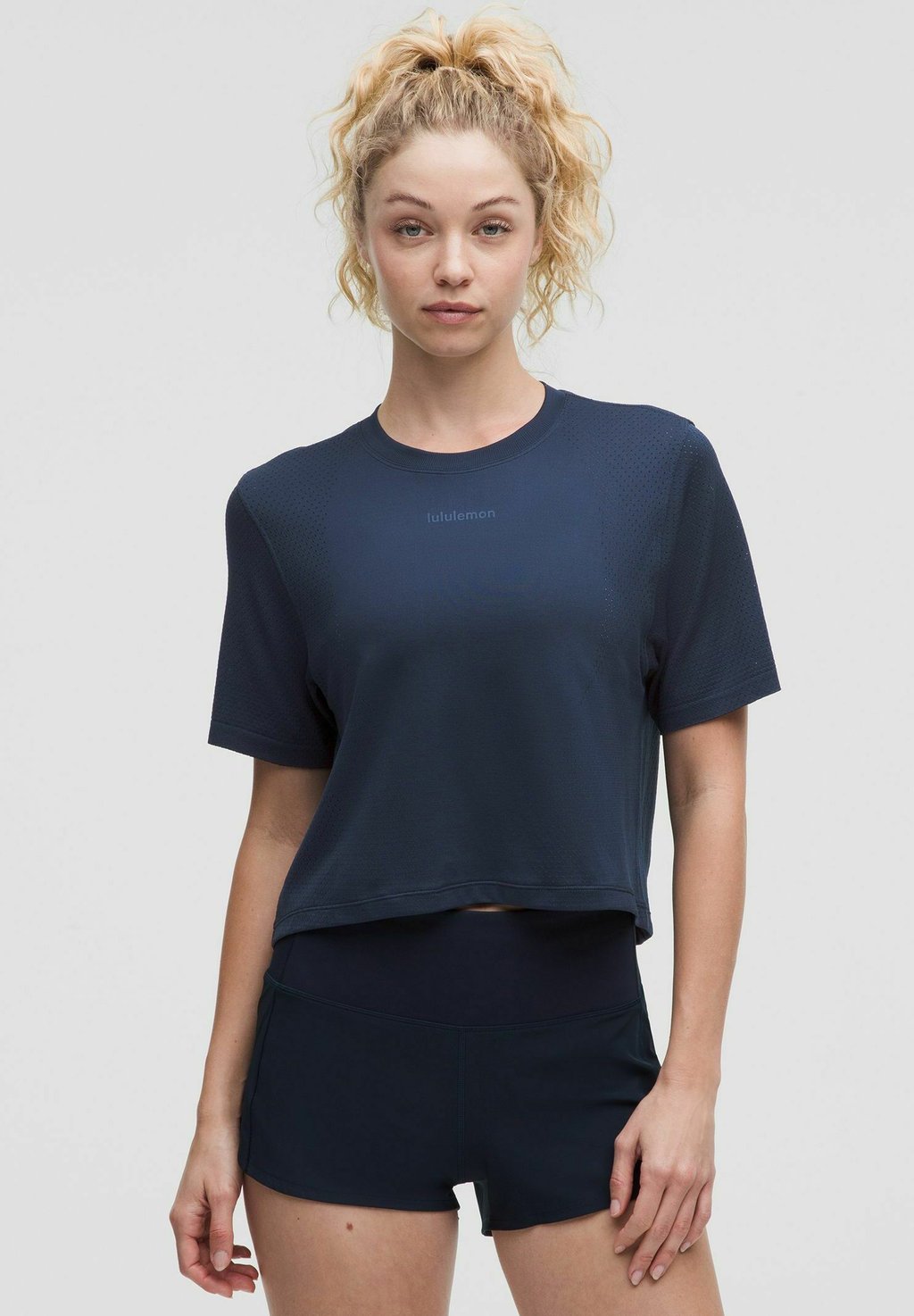 

Спортивная футболка Swiftly High-Low Cropped Short Sleeve lululemon, синий