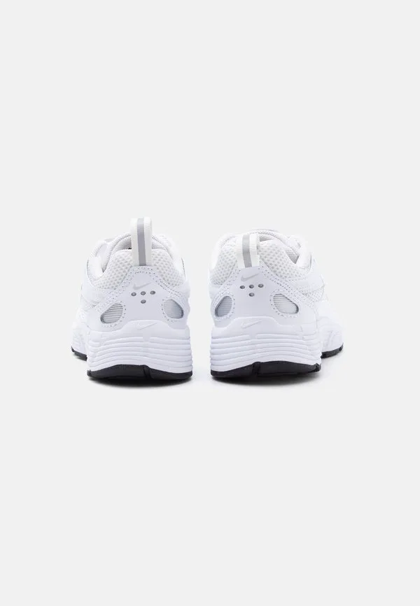 Кроссовки унисекс p 6000 Nike Sportswear, Platinum-Coloured Tint/White/Metallic Silver-Coloured — фото 3