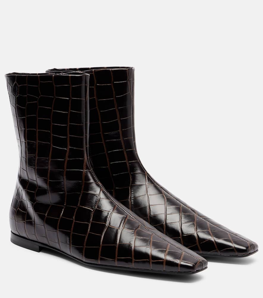 Кожаные ботинки до щиколотки с эффектом крокодиловой кожи Toteme, Dark Brown