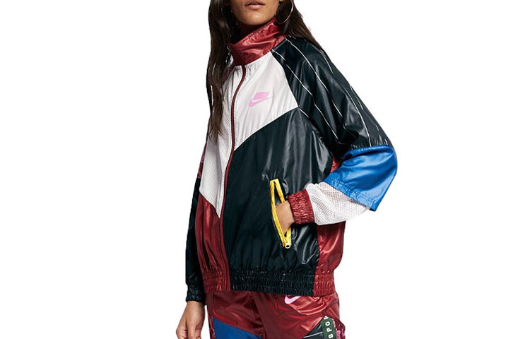 

Женская куртка Nike, цвет Multicolor