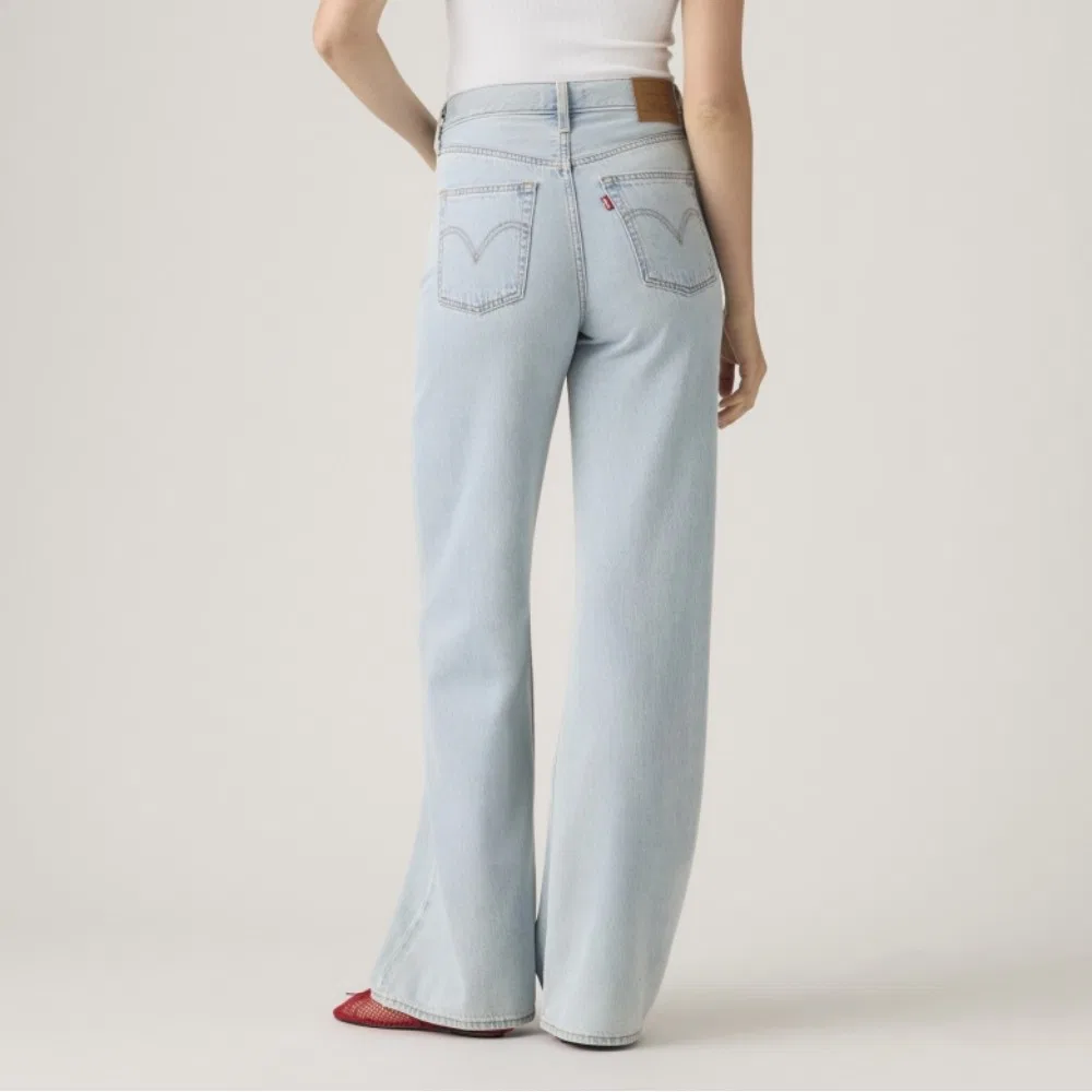 Женские широкие джинсы Ribcage светло-индиго от Levi's — фото 3