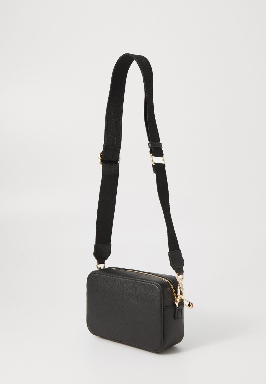 

Сумка через плечо LOGO CAMERA BAG Tommy Hilfiger, черный
