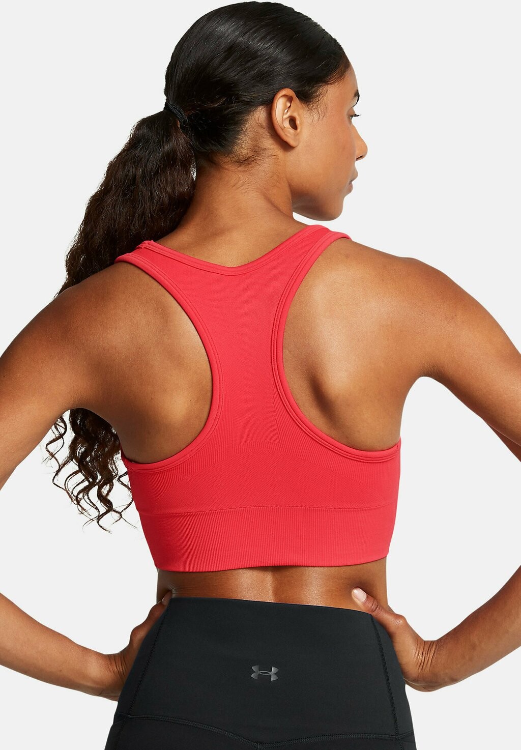 

Спортивный бюстгальтер средней поддержки SEAMLESS MID Under Armour, красный