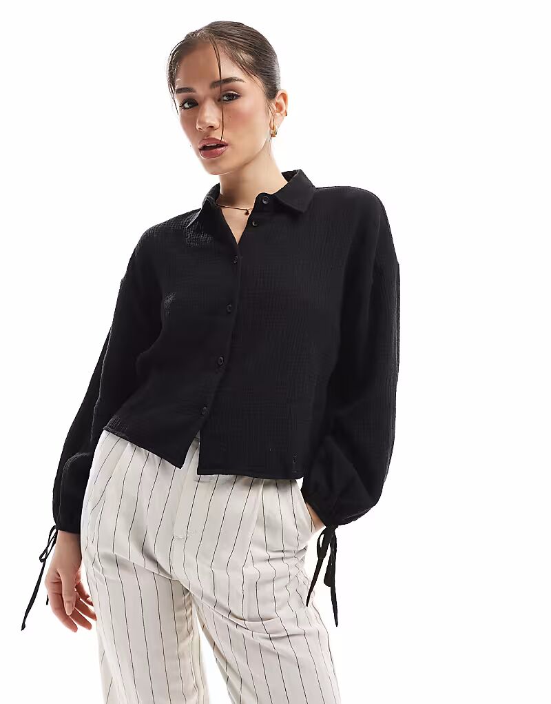 

Укороченная структурированная блузка-рубашка из хлопка ASOS DESIGN черного цвета