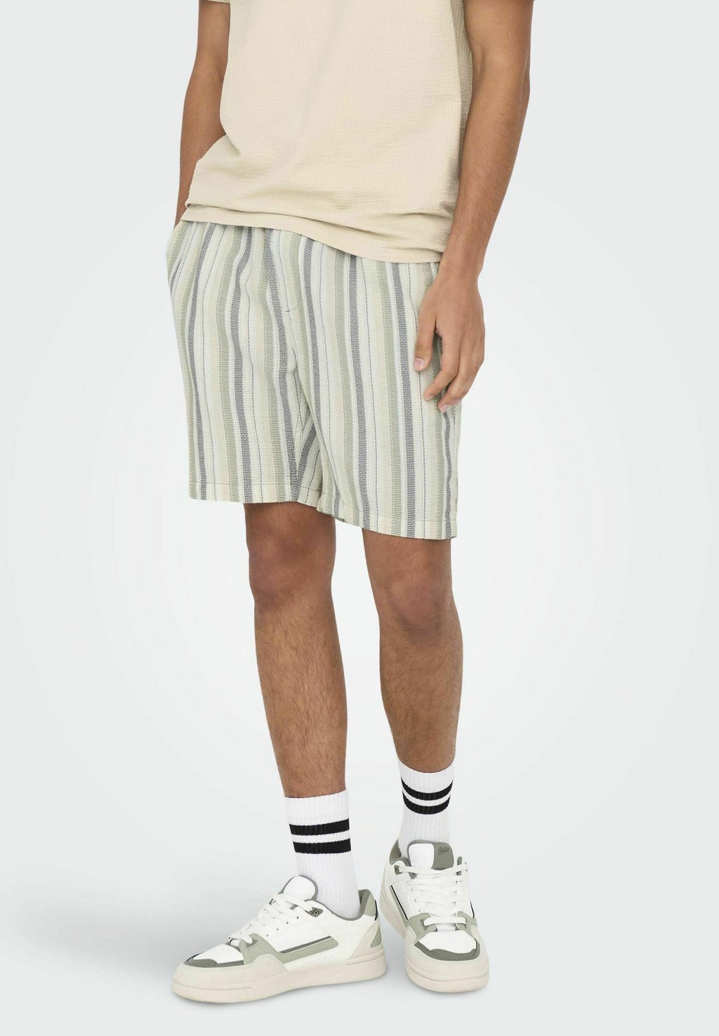 

Шорты ONSTREV MITTLERE TAILLE NORMAL GESCHNITTEN - Tracksuit bottoms Only & Sons, зеленый