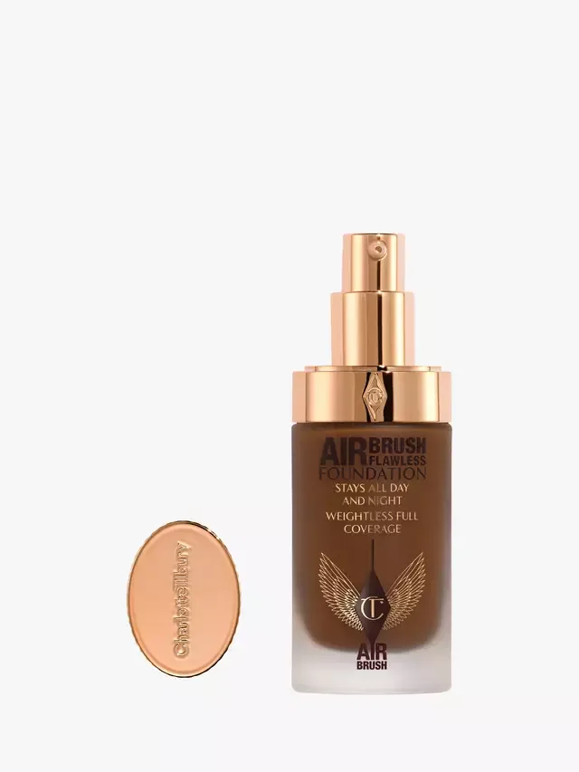 Безупречная тональная основа, нанесенная аэрографом Charlotte Tilbury, 16 Cool