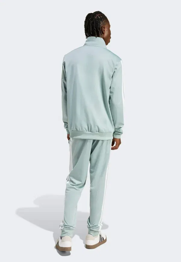 Тренировочный костюм Adidas Sportswear 3 Stripes, цвет шалфей — фото 2