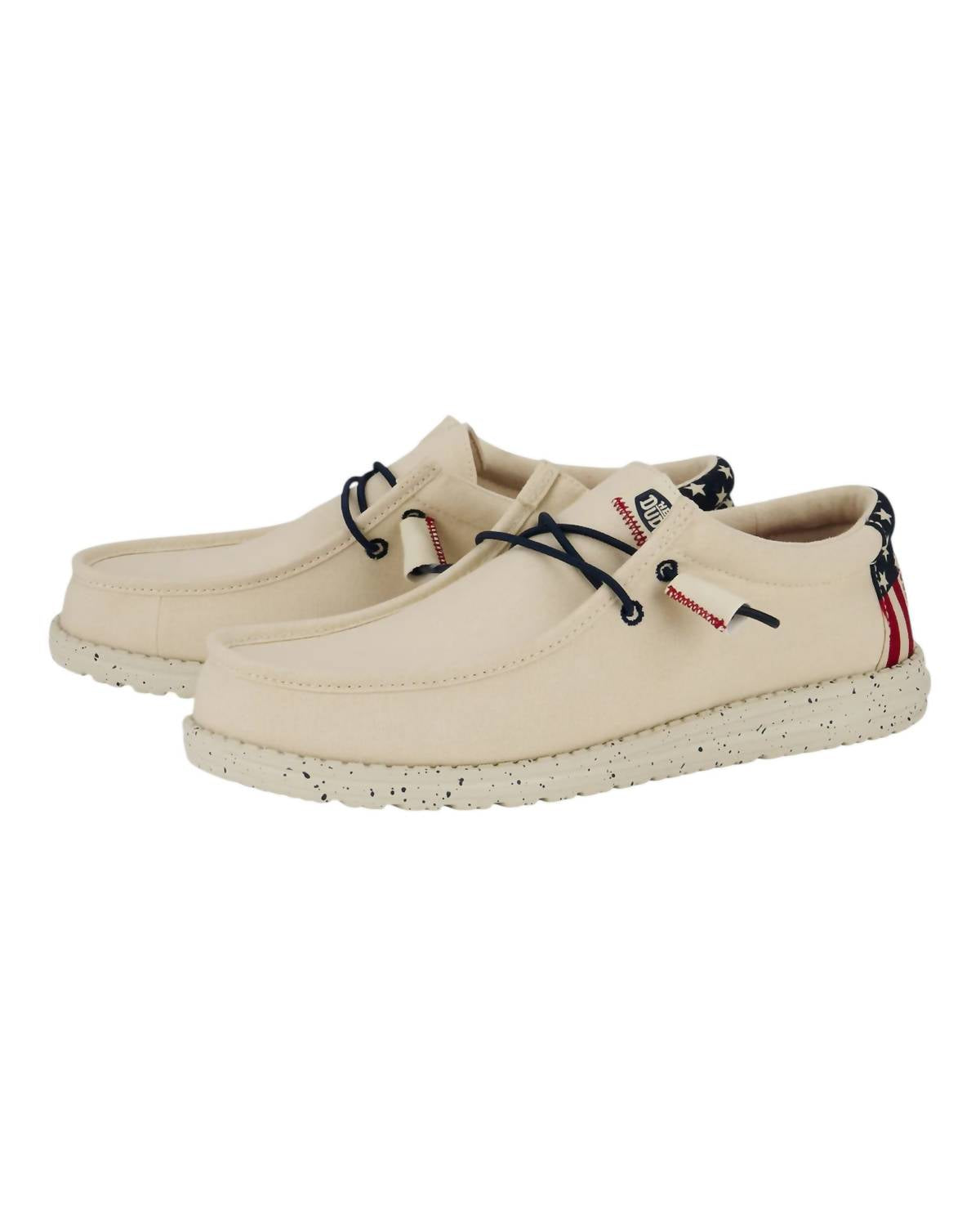 

Мужские туфли Wally Funk Americana Slip Ons в цвете Off White Patriotic Hey Dude
