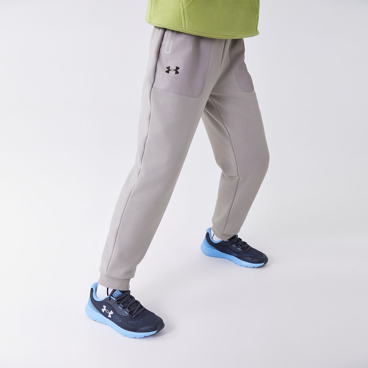 Детские спортивные штаны Under Armour, светло-серые — фото 4