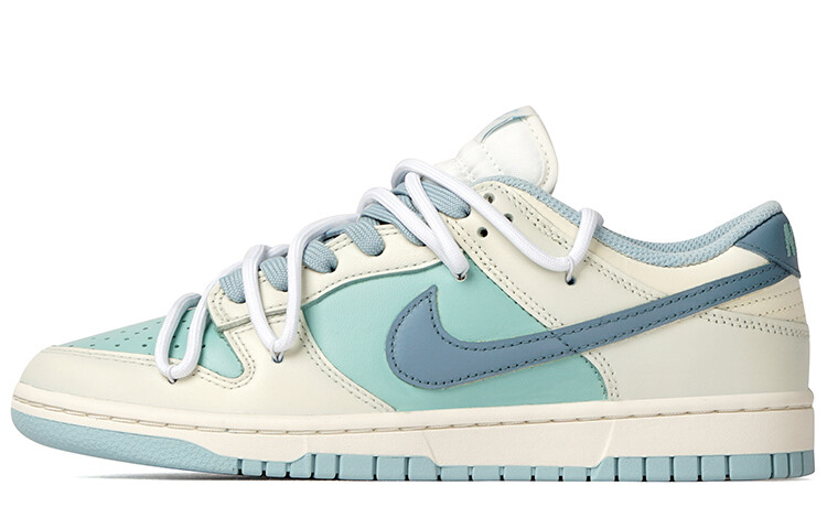 

Женские кроссовки для скейтбординга Nike Dunk Low, Blue with White Lettering