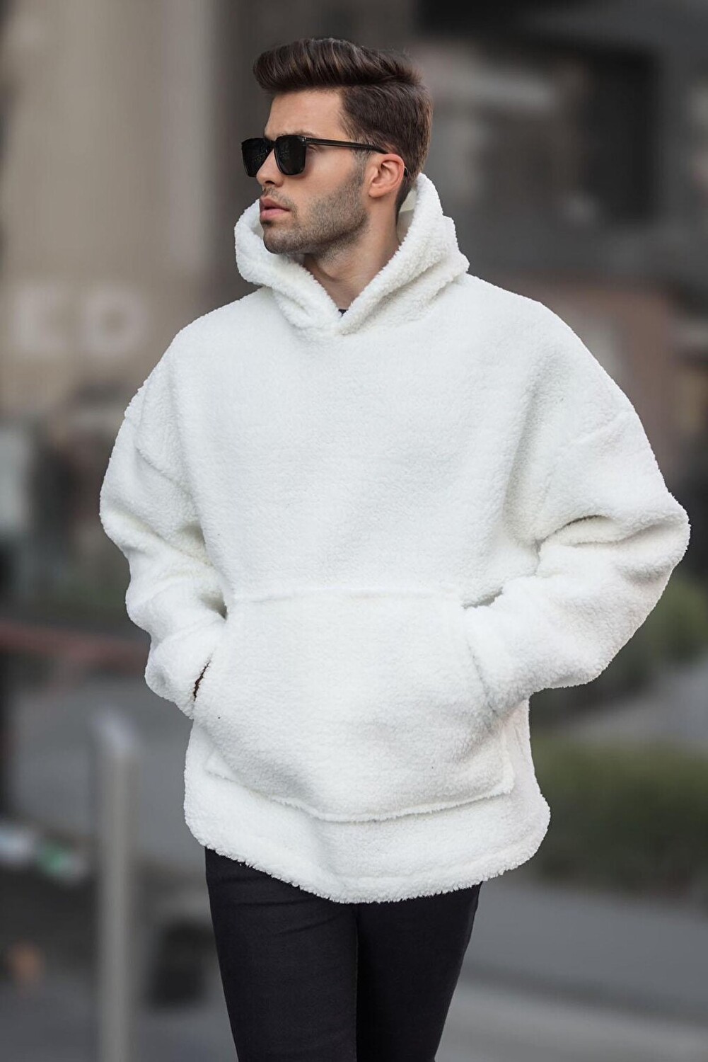 

Белый мужской свитшот Oversize Plush 6160 MADMEXT