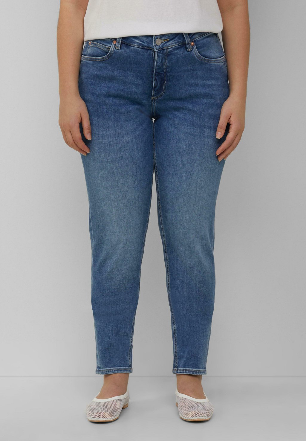 

Джинсы облегающего кроя QS, цвет Blau