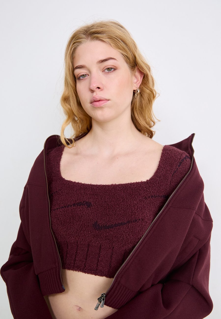 Футболка Nike Sportswear CROP, Burgundy Crush/Nude — фото 4