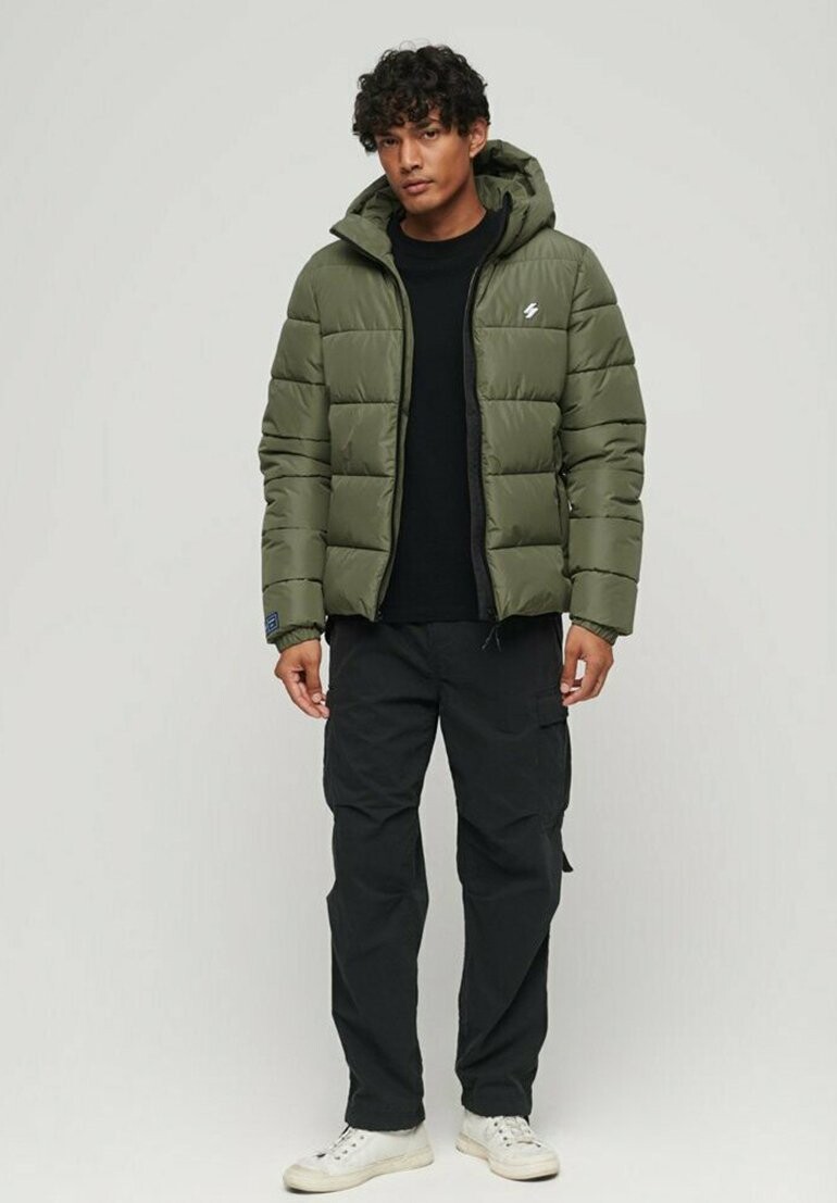 

Зимняя куртка Superdry ПУФФЕР, цвет dusty olive green