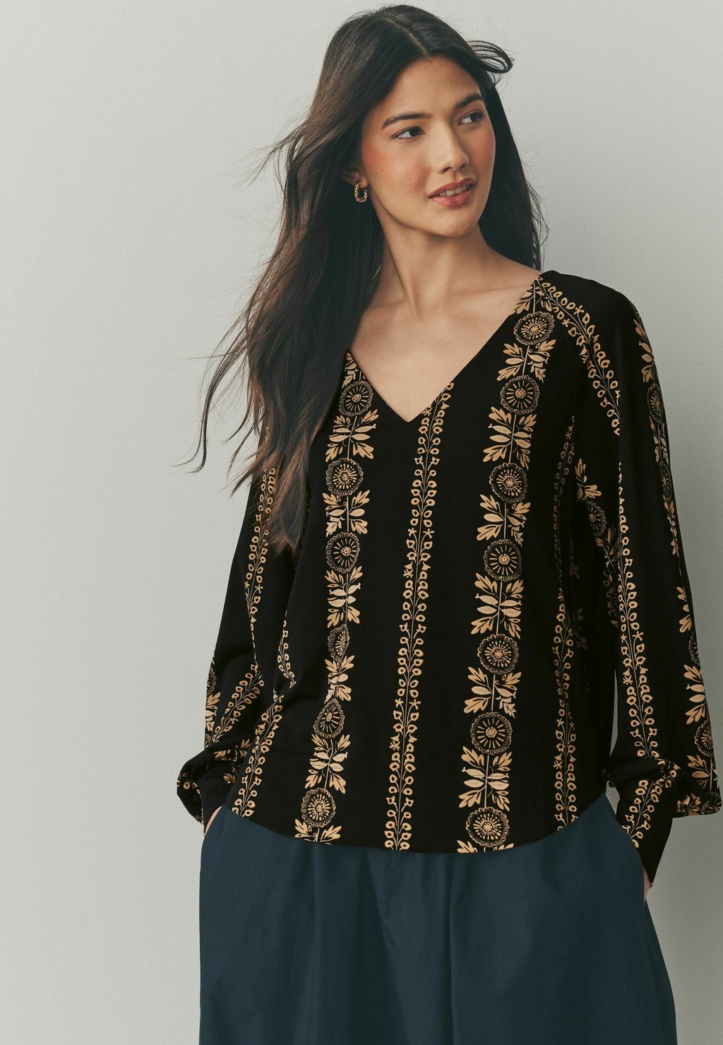 

Блуза LONG SLEEVE V-NECK Next, черный