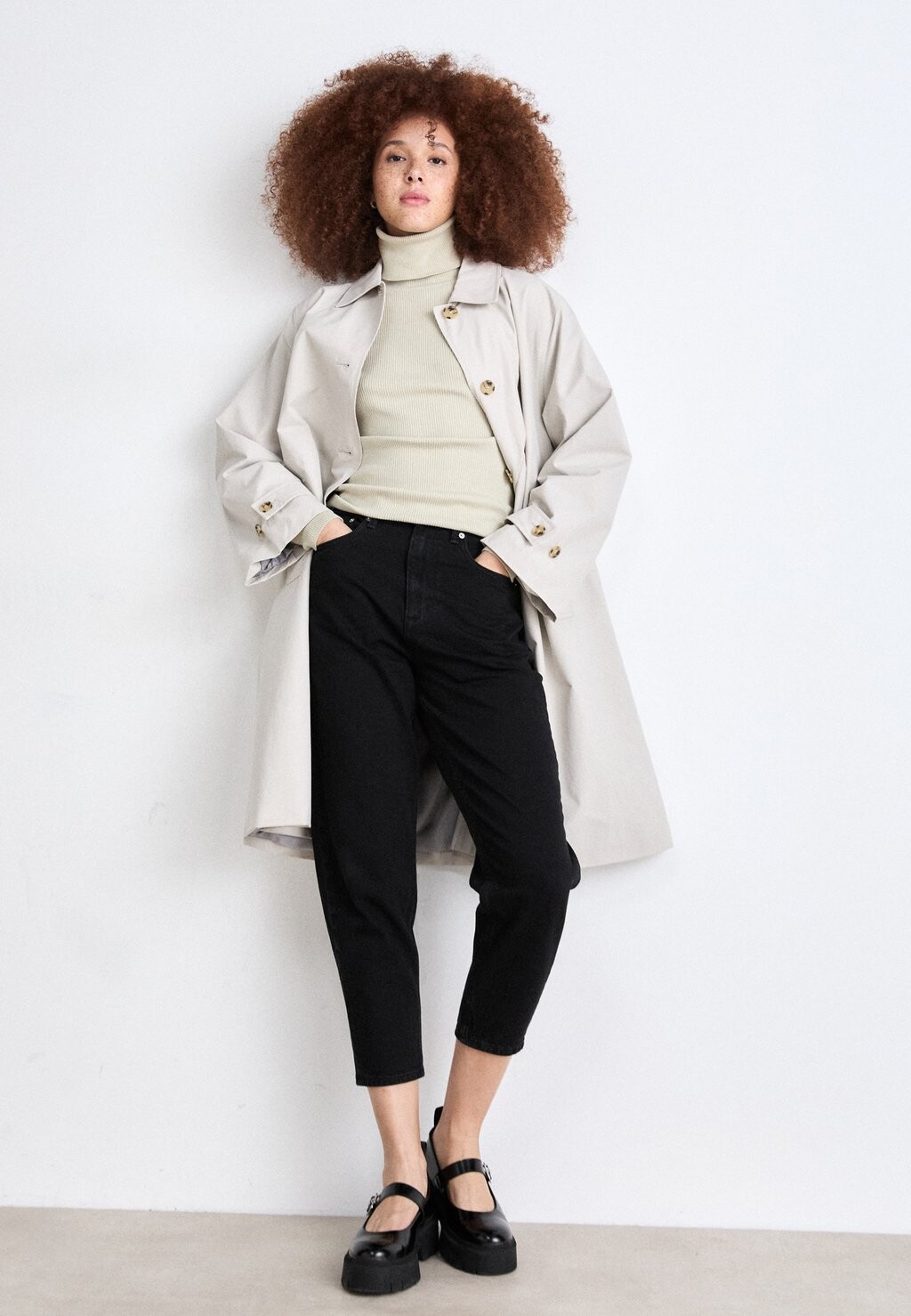 

Джинсы свободного кроя MOM Tommy Jeans, черный деним