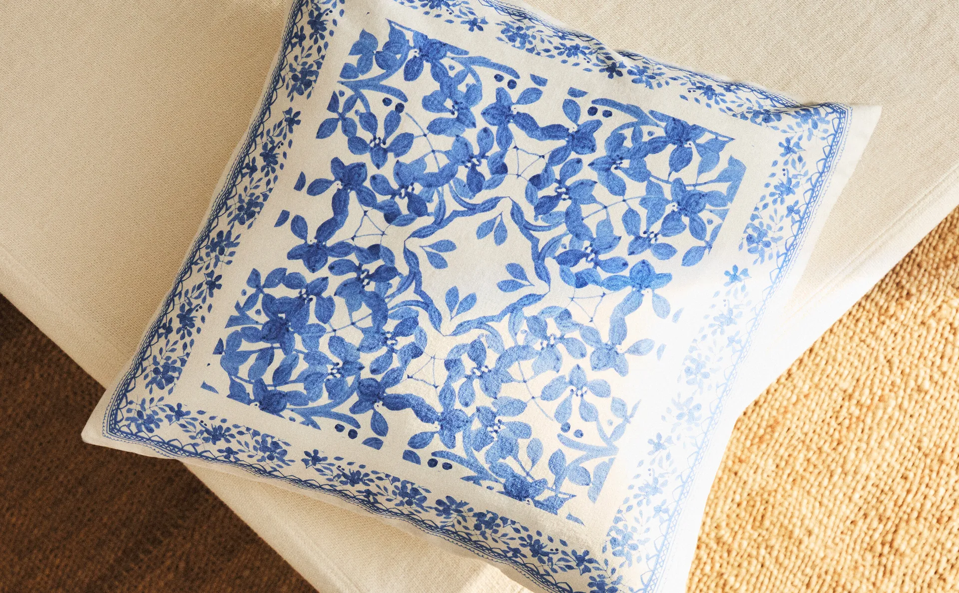

Мозаичный чехол на подушку Zara Home, синий