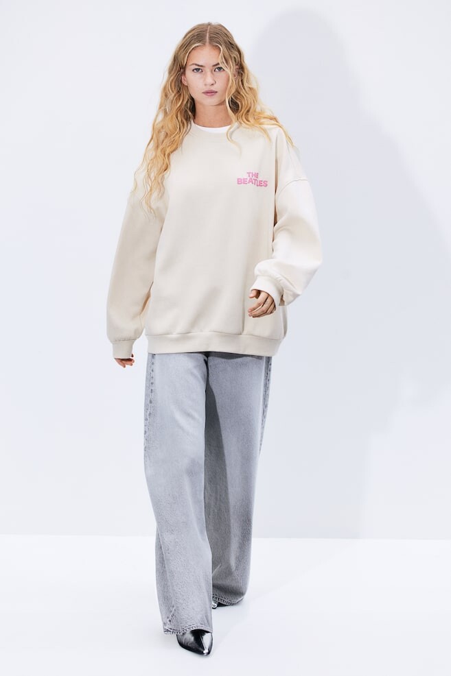 

Толстовка оверсайз с принтом H&M, бежевый